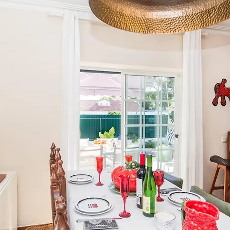Beautiful House With Private Pool In Alcabideche بيت للعطل *
